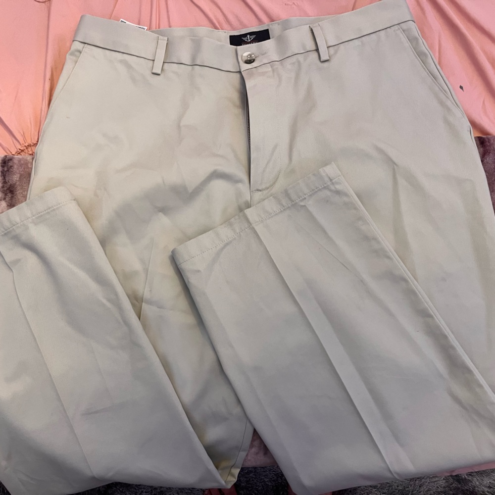 Men’s Dockers khakis- classic fit 34 x 29 excellent condition